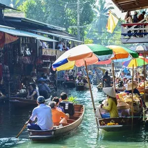 Damnoen Saduak Floating Market