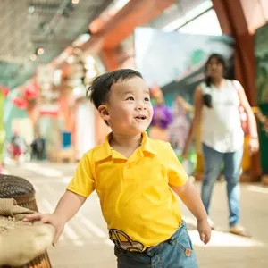 Kid in the museum