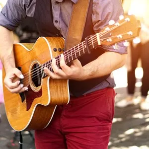 Artist performing on Fringe Festival on the Royal Mile