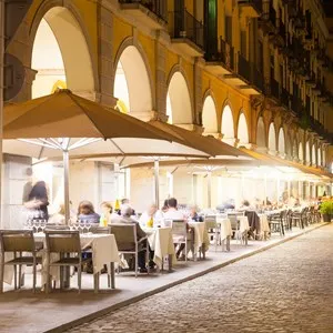 Nightlife at Plaça de la Independència