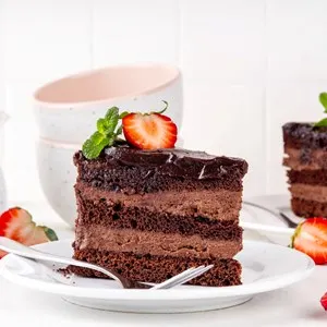 Dark chocolate cake slices, with chocolate cream and strawberry