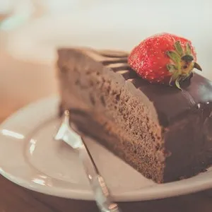 Chocolate cake with a strawberry