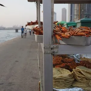 Galle Main Road, promenade snack food seafood crab, Colombo, Sri Lanka