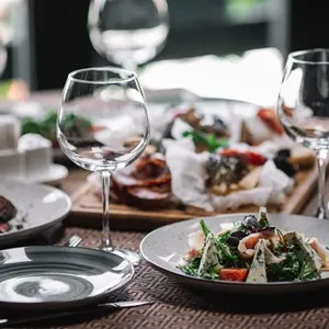 Dishes and glasses on the table