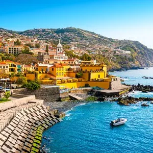Vista de Funchal y Fuerte de Madeira en el centro histórico