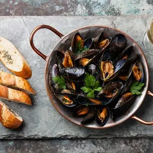 Mussels in copper dish