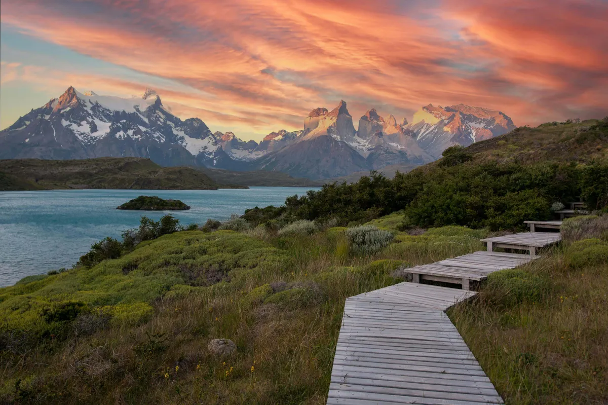 Discover Chile from Top to Bottom Explorer 