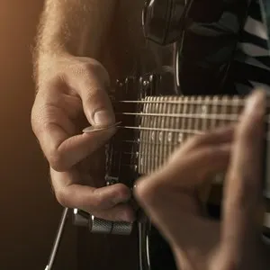 guitarist plays