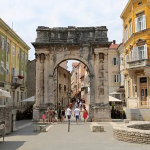 Sergijevaca and Kandlerova Streets