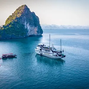Bai Tu Long Bay