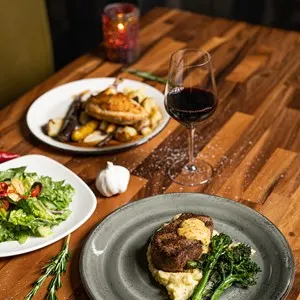 Carlton Bar & Steakhouse