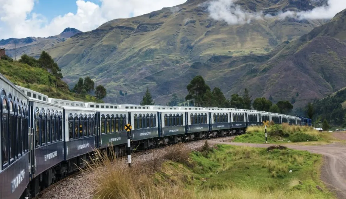 Spirit of the Water : A Great Rail Journey from Cusco to Lake Titicaca 