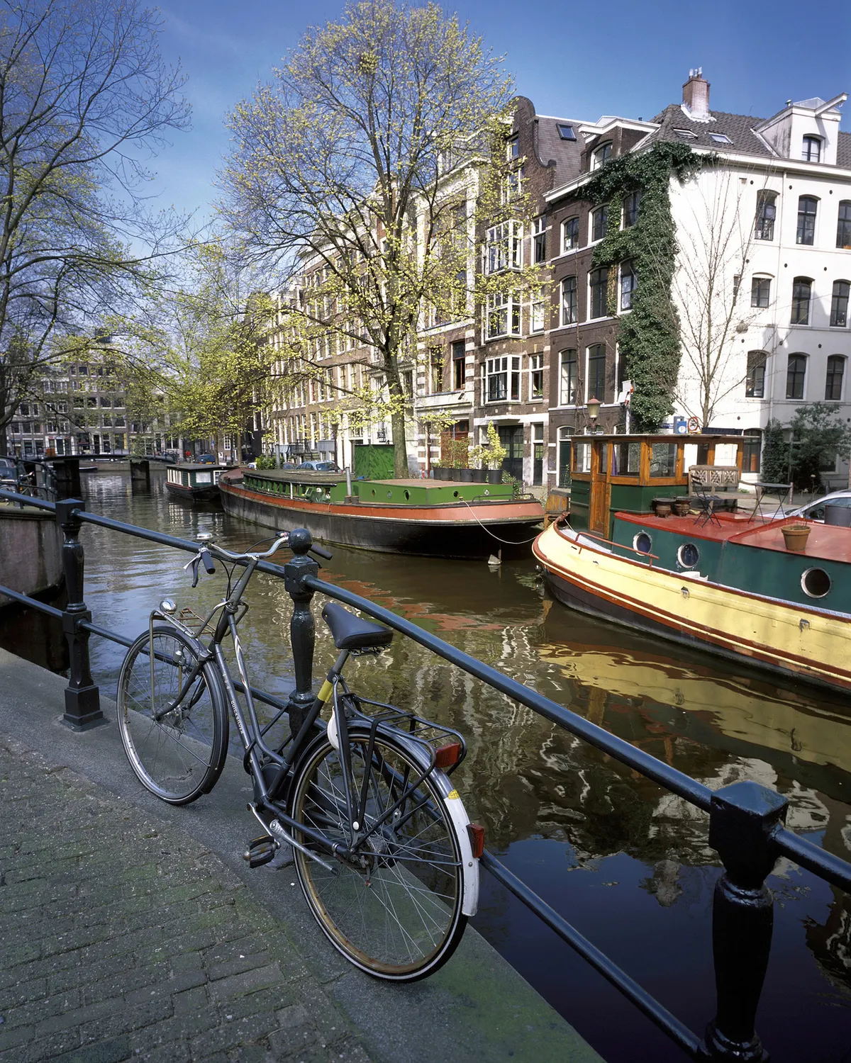 Amsterdam Bruges and Paris Explorer